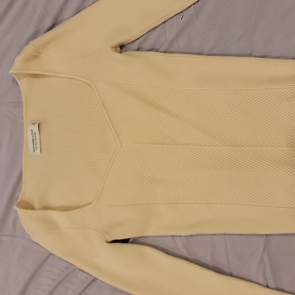 Abercrombie and Fitch sweater - Picture 1 of 3